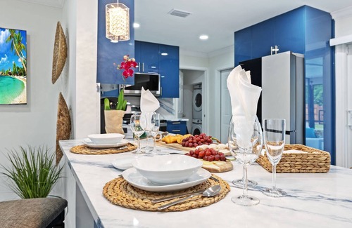 Fort Lauderdale House | Luxury Fort Lauderdale Escape – Private Pool, Screened Patio | Minutes from Beaches & Nightlife!