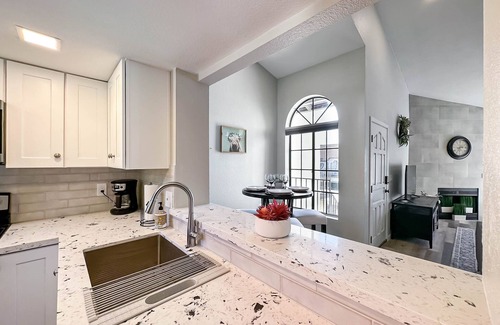 La Contessa Condo | Luxury, fully Upgraded Condo unit: all amenities