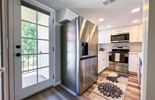 La Contessa Condo | Luxury, fully Upgraded Condo unit: all amenities