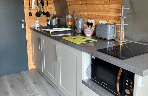 Mablethorpe Apartment | Luxury Glamping Pod with Hot Tub, fees apply
