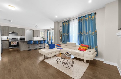 Ottawa Division House | Luxury Getaway | Game Room Entertainment + Dedicated Office Space