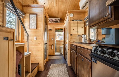 Woodland Park House | Luxury Glamping | Tiny Haven, Firepit & Grill