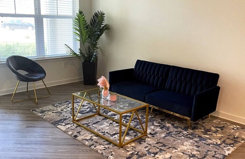 Mableton Apartment | Luxury Hamptons Apartment On The Chattahoochee River
