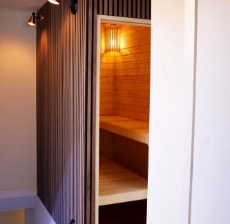 Medemblik Apartment | Luxury Harbour Apartment with Sauna and Jacuzzi