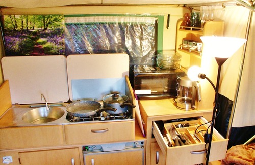 Llanidloes Cabin | Luxury, heated, wood-floored glamping. Spectacular view, hot water & Wi Fi