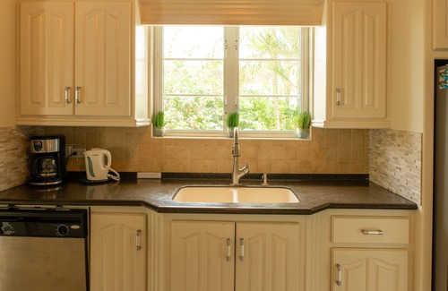 Coverley Villa | Luxury Holiday 3 Bedroom Villa w/private pool & air conditioning. Sleeps 7-9