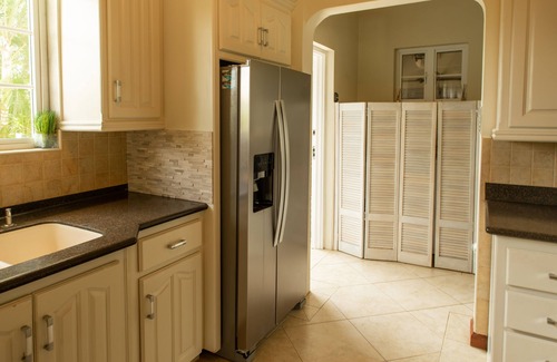 Coverley Villa | Luxury Holiday 3 Bedroom Villa w/private pool & air conditioning. Sleeps 7-9