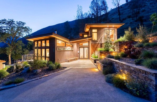 El Portal House | Luxury Home 20 Minutes to Yosemite Valley for 8
