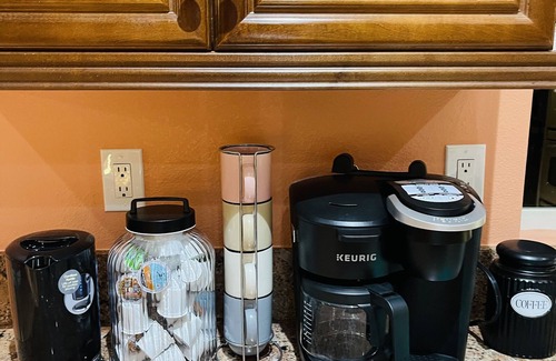 Victorville House | LUXURY HOME 3300 SQ FT, QUIET NEIGHBORHOOD