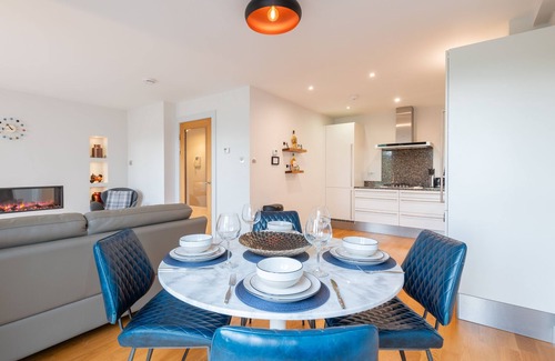 St. Andrews Apartment | Luxury home | Heart of town | Parking | Juliet balconies overlooking park