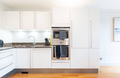 St. Andrews Apartment | Luxury home | Heart of town | Parking | Juliet balconies overlooking park