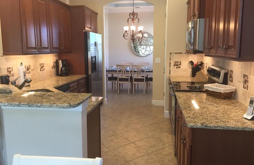The Plantation Somerset Condo | Luxury home in gated community 3 miles away from the Ft Myers airport (RSW).