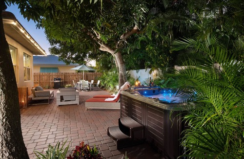 Florida North Atlantic Coast House | Luxury Home - Jacuzzi! Mini-Golf! Ping-Pong! Pets! 2 Desks! Yoga! Beach Gear!