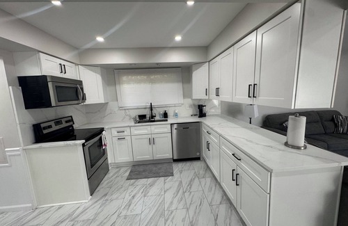 Sterling Heights House | Luxury house 3BR – Near Golf, 30min Downtown Detroit, 40min DTW