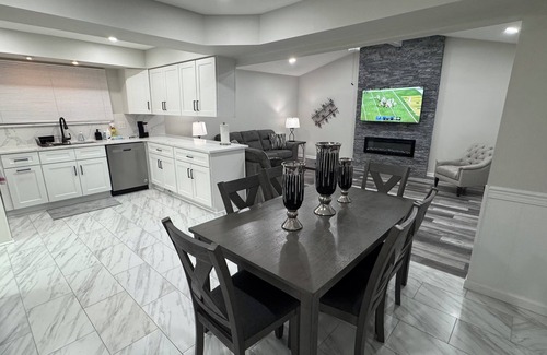 Sterling Heights House | Luxury house 3BR – Near Golf, 30min Downtown Detroit, 40min DTW