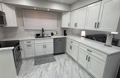 Sterling Heights House | Luxury house 3BR – Near Golf, 30min Downtown Detroit, 40min DTW