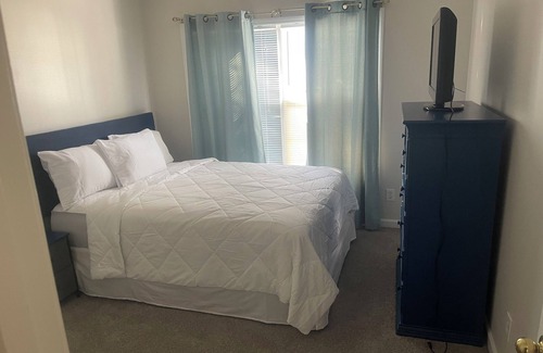 Austell House | Luxury House Near Six Flags Park three bedrooms and two and half Bath