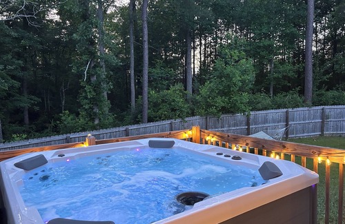 Spring Lake House | 🏡Luxury House -Relaxing Hot Tub🏝️ Fire Pit 🔥-20 Min to FT Bragg!