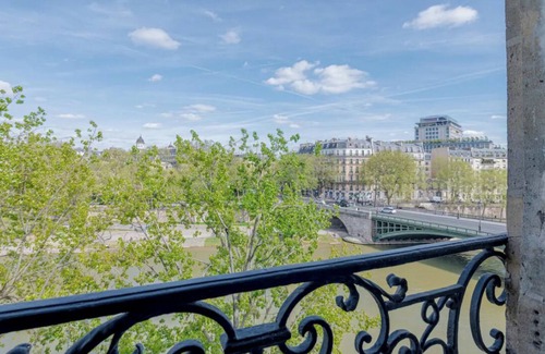 Arsenal Apartment | Luxury Ile St Louis, Paris with views of Seine in every room, AC, Elevator