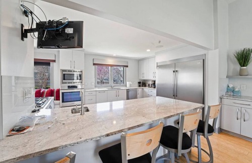 Lenexa House | Luxury in Lenexa!