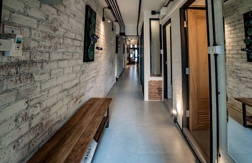 Chang Phueak Condo | Luxury Industrial Flat 5 Mins from Nimman