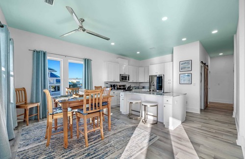 Perdido Key Coves One House | Luxury Infinity Edge Heated Pool and Hot Tub + Boat Dock + Steps to the beach +