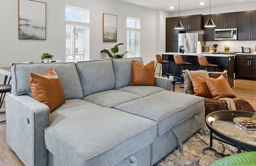 Downtown Columbus Condo | Luxury Italian Village 4-bed-| Pool, Gym, Roof-Top