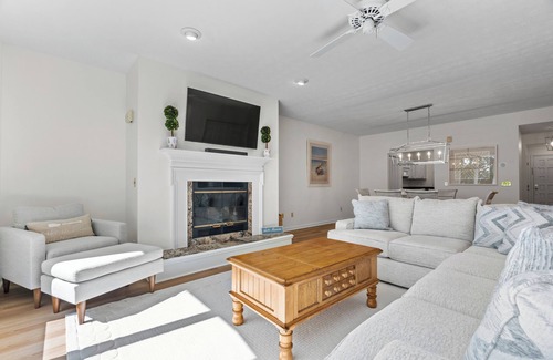 Salem Condo | Luxury Keowee Key Condo: Lakefront Retreat Near Clemson