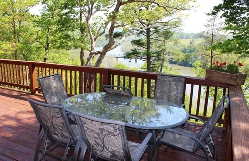 Hiwassee Cabin | Luxury Lake Cabin by New River Trail w/Dock/Canoes/Steam Room/Fireplaces.