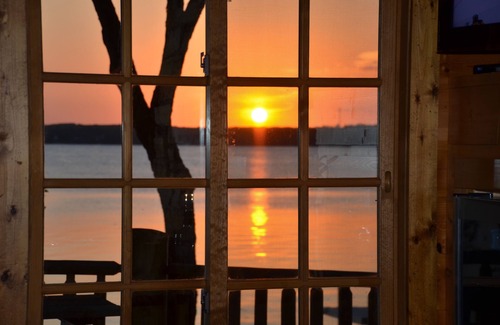 Alexandria Cabin | Luxury Lake Home with Guest House & Game Room