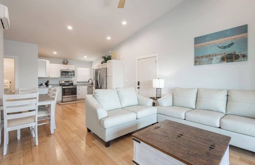 Indian Point Villa | Luxury Lake Villa: Heated Pool, Hot Tub, Game Room, Stunning Lake Views! 2BD/2BA