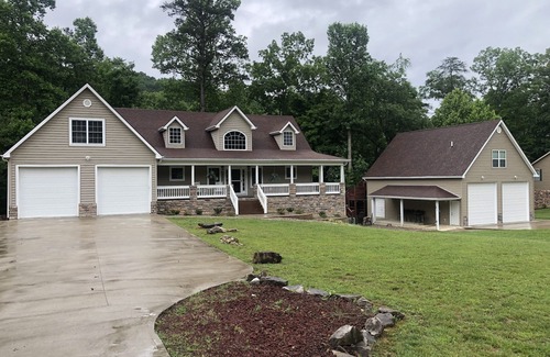 Sloans Valley House | Luxury Lakefront 7 Bedroom/5.5 Bath Home