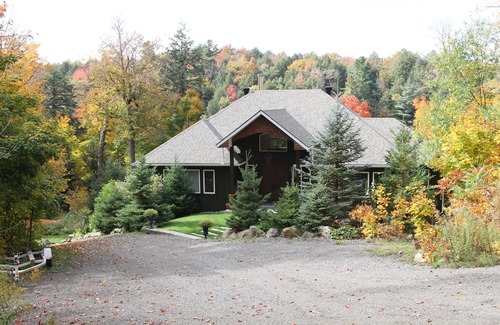 McKellar House | Luxury lakefront home 2 1/2 hours north of Toronto on 3 1/2 acres