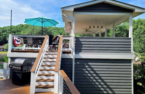 Wiley House | Luxury Lakefront Home on Lake Burton