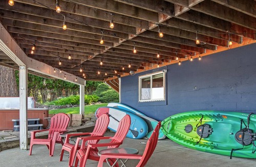 Hayden Lake House | Luxury Lakefront Property—Private Dock, Boat Slip, Fire Table, Hot Tub, Paddle Boards & More!