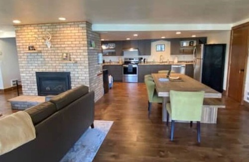 Bigfork House | Luxury Lakeview Suite with Stunning Sunsets in Popular Woods Bay Location
