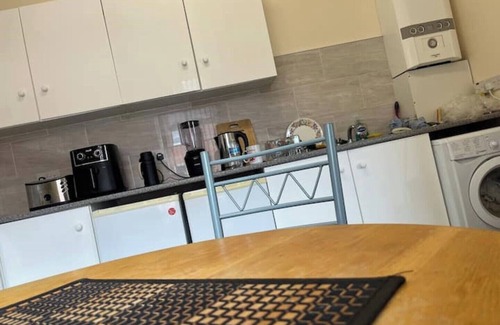Trafford Apartment | Luxury Large 3 Bedroom Apartment in MCR, Close to Centre, Old Trafford & More!