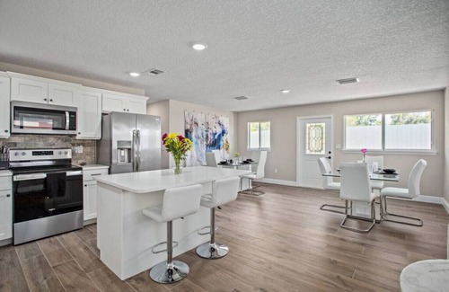 Cocoa House | Luxury Large Group 5BR/3BA Oasis