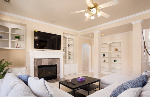 Falcon Point House | Luxury Leisure Spacious/Pool/Golf Course/Central