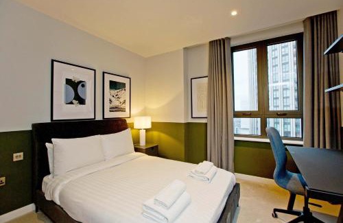 Paddington Apartment | Luxury Living with City Views with Pool and Gym AC