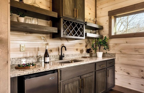 Gatlinburg - Pigeon Forge Cabin | Luxury Lodge-3KINGS+SwimSpa+Theatre+Arcade
