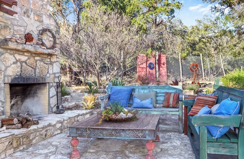 Wimberley House | Luxury Lodge w/Pool, Hot Tub, Fireplace & Wildlife Near Wineries