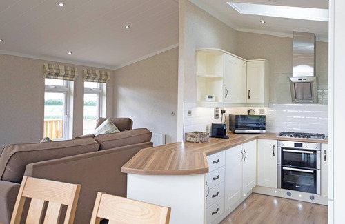 Diss Ski Chalet | Luxury lodge with one double with en suite shower and two twin.