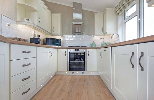 Diss Ski Chalet | Luxury lodge with one double with en suite shower and two twin.