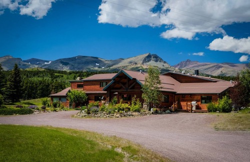East Glacier Park Condo | Luxury lodging minutes from Glacier National Park.
