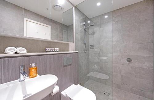 Lidcombe Apartment | Luxury Loft 3 Bed, 2 Bath, Sleeps 6, Pool, BBQ, No parties