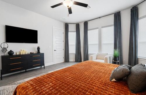 Travis County Apartment | Luxury Lofthouse 4bedroom with Games Baby Crib Free Parking Space