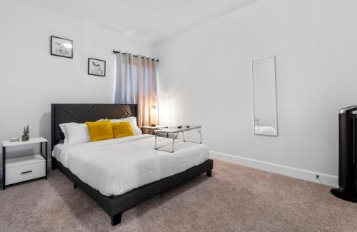 Travis County Apartment | Luxury Lofthouse 4bedroom with Games Baby Crib Free Parking Space