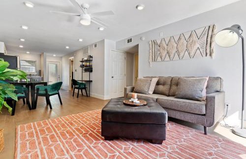 Travis County Apartment | Luxury Lofthouse 4bedroom with Games Baby Crib Free Parking Space