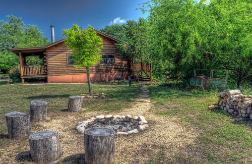 Rio Frio Cabin | LUXURY LOG CABIN #2 ON THE FRIO RIVER